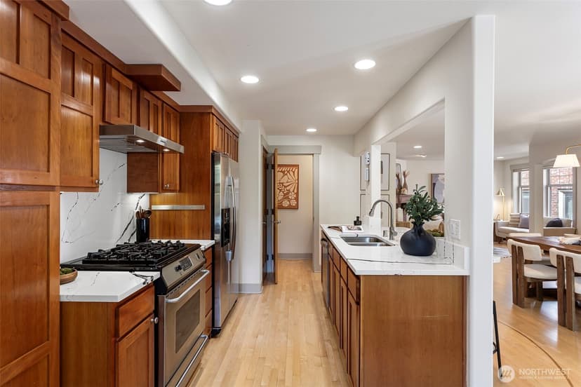 Property photo for 4423 Phinney Avenue N #F, Seattle photo 9