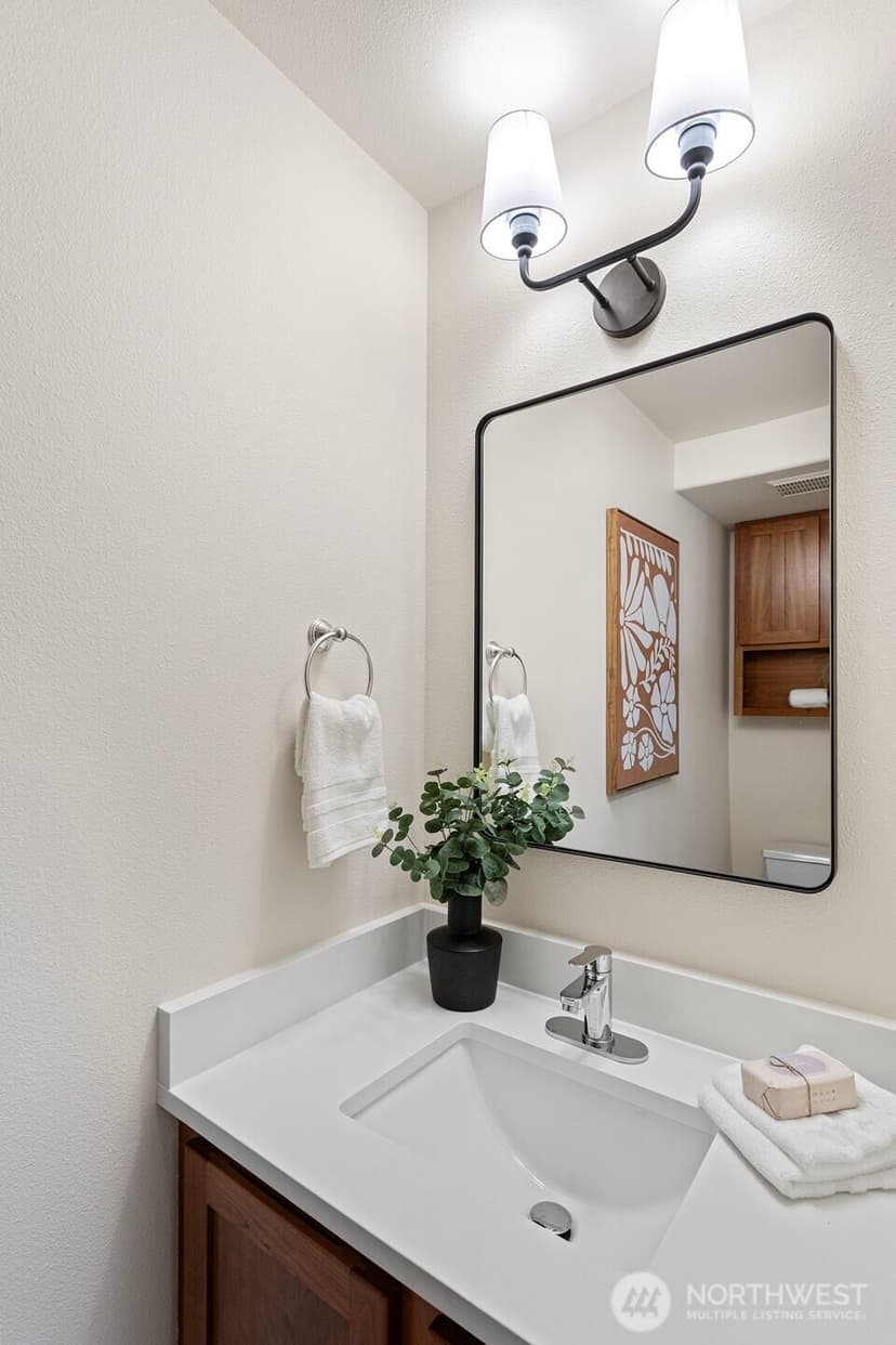 Property photo for 4423 Phinney Avenue N #F, Seattle photo 11