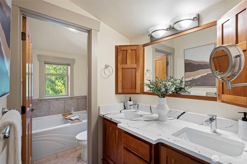 Property photo for 4423 Phinney Avenue N #F, Seattle photo 15