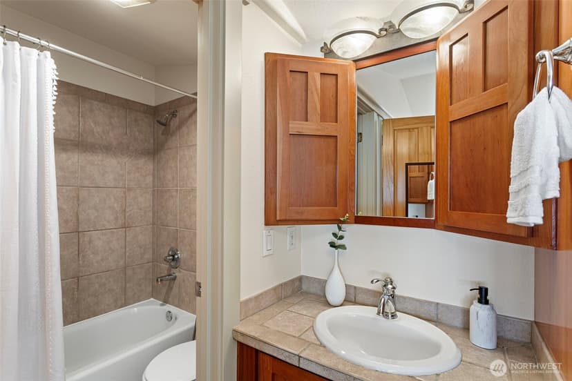 Property photo for 4423 Phinney Avenue N #F, Seattle photo 21