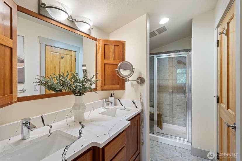 Property photo for 4423 Phinney Avenue N #F, Seattle photo 16