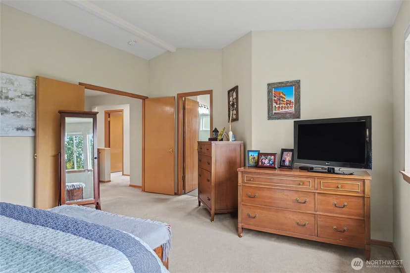 Property photo for 9805 76th Street SW, Lakewood photo 17