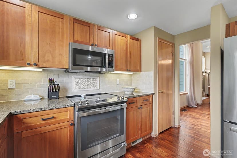 Property photo for 9805 76th Street SW, Lakewood photo 8