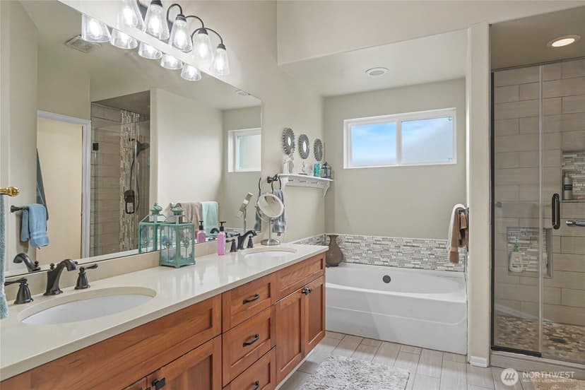 Property photo for 9805 76th Street SW, Lakewood photo 18