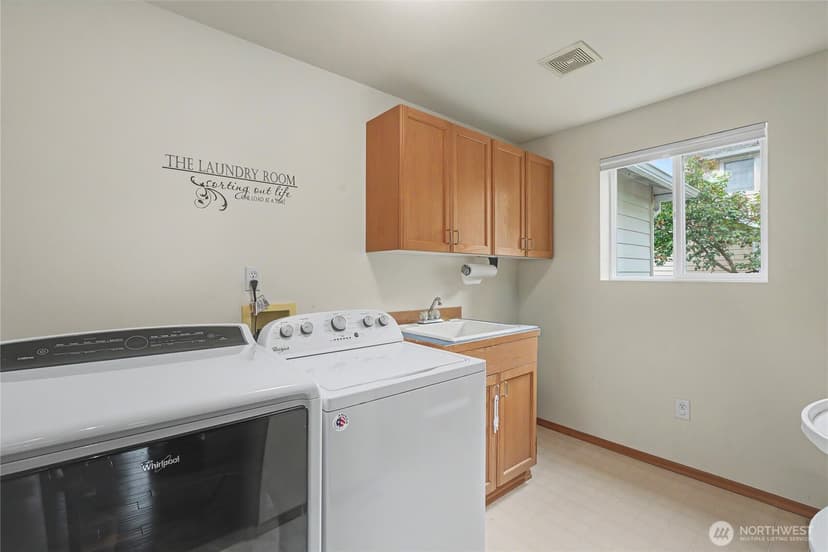 Property photo for 9805 76th Street SW, Lakewood photo 14
