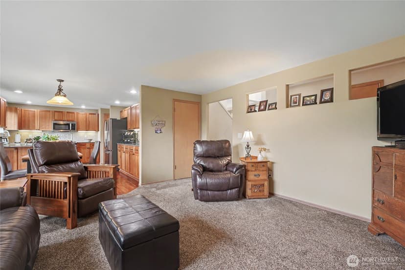 Property photo for 9805 76th Street SW, Lakewood photo 12