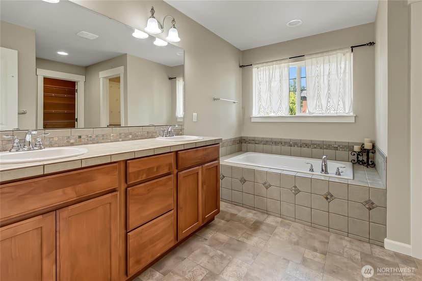 Property photo for 35320 4th Place SW, Federal Way photo 18