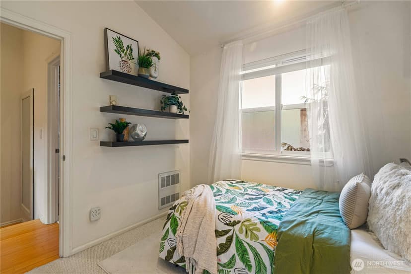 Property photo for 9406 Linden Avenue N #B, Seattle photo 24