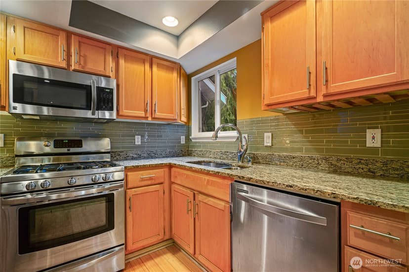 Property photo for 9406 Linden Avenue N #B, Seattle photo 16
