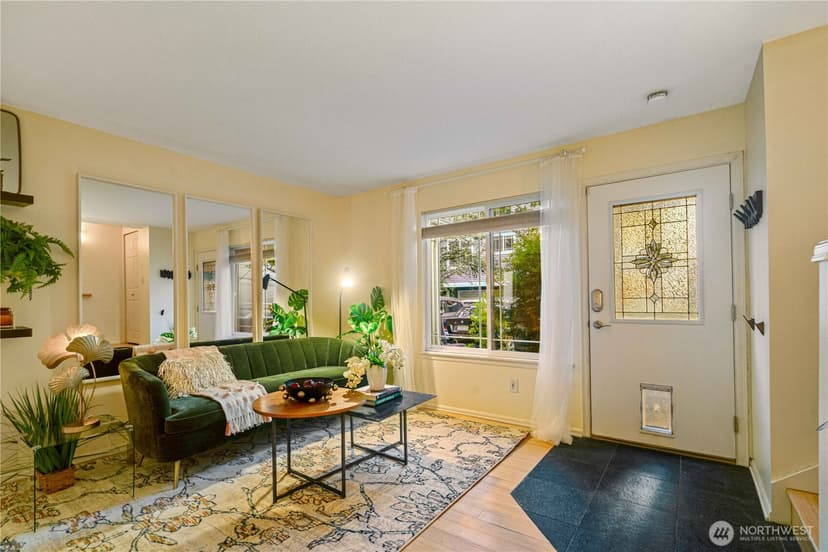 Property photo for 9406 Linden Avenue N #B, Seattle photo 8