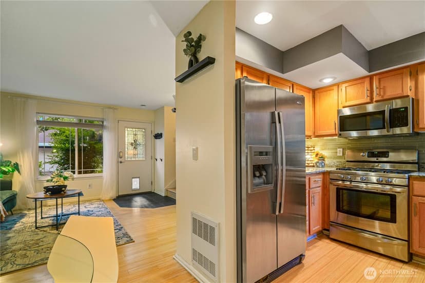 Property photo for 9406 Linden Avenue N #B, Seattle photo 14