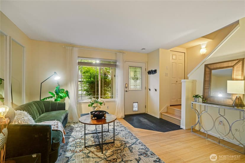 Property photo for 9406 Linden Avenue N #B, Seattle photo 6