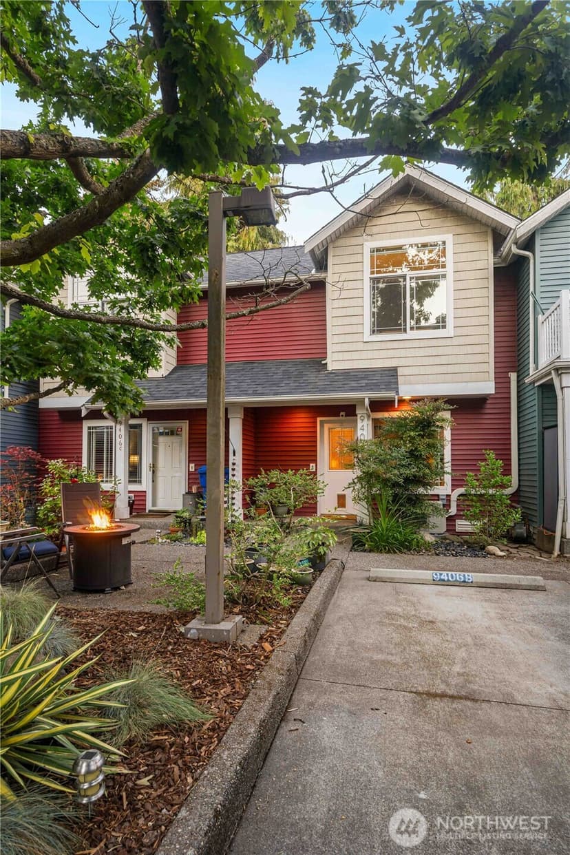 Property photo for 9406 Linden Avenue N #B, Seattle photo 5