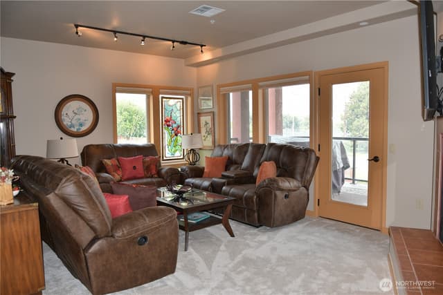 Property photo for 113 E Raymond Street #1B, Chelan photo 5
