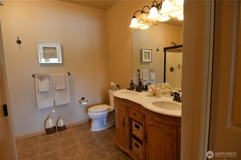 Property photo for 113 E Raymond Street #1B, Chelan photo 12