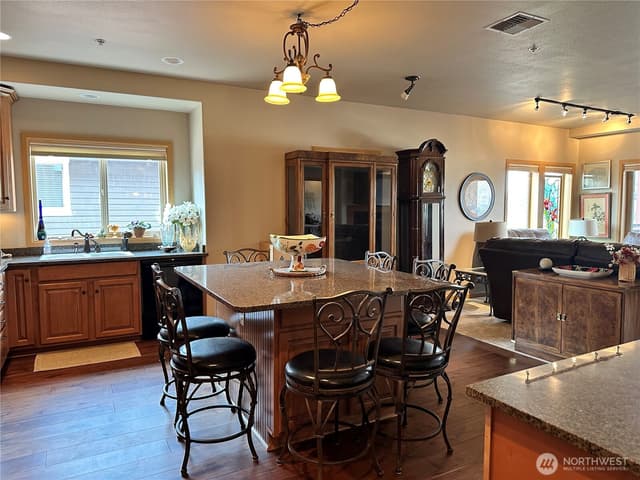 Property photo for 113 E Raymond Street #1B, Chelan photo 3
