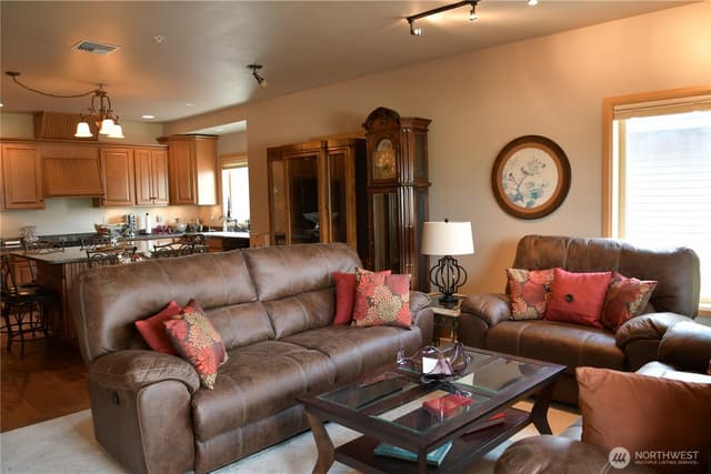 Property photo for 113 E Raymond Street #1B, Chelan photo 4