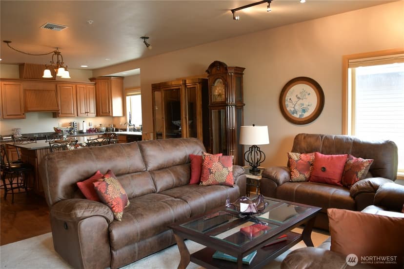 Property photo for 113 E Raymond Street #1B, Chelan photo 4