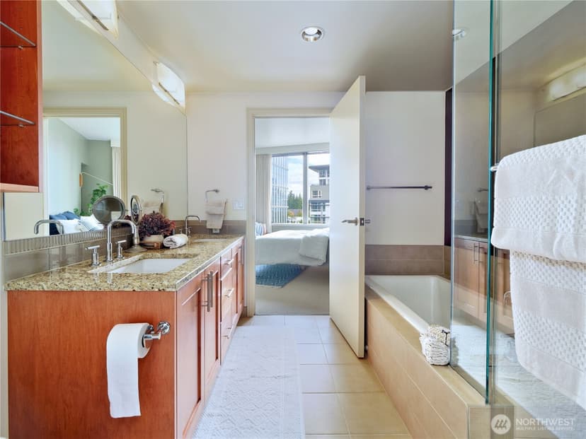 Property photo for 10610 NE 9th Place #605, Bellevue photo 16