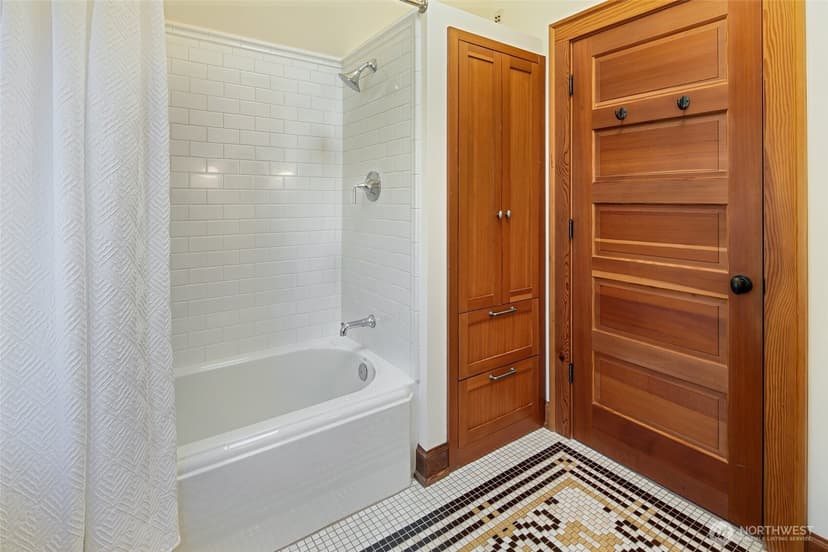 Property photo for 2217 Federal Avenue E, Seattle photo 24