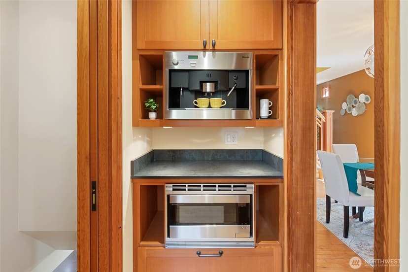Property photo for 2217 Federal Avenue E, Seattle photo 14
