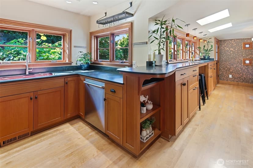 Property photo for 2217 Federal Avenue E, Seattle photo 12