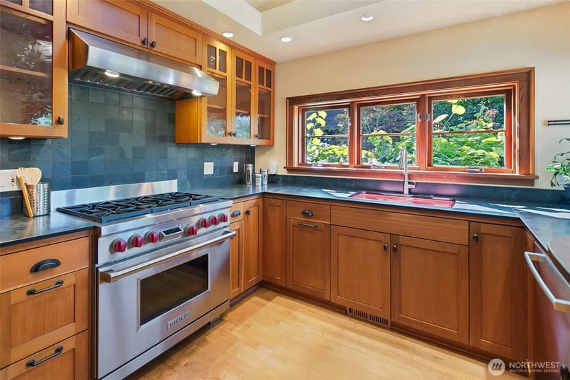 Property photo for 2217 Federal Avenue E, Seattle photo 11