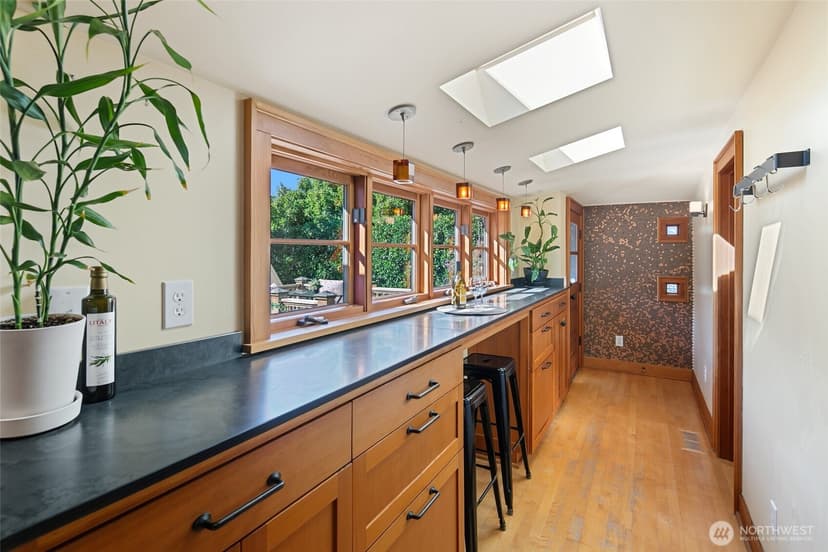 Property photo for 2217 Federal Avenue E, Seattle photo 13