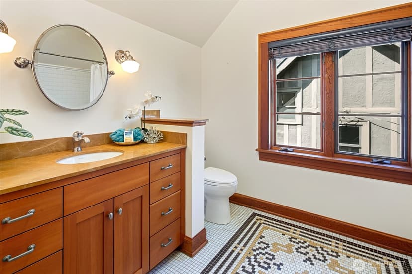 Property photo for 2217 Federal Avenue E, Seattle photo 23
