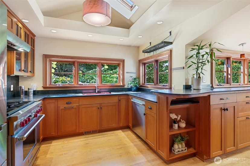 Property photo for 2217 Federal Avenue E, Seattle photo 10