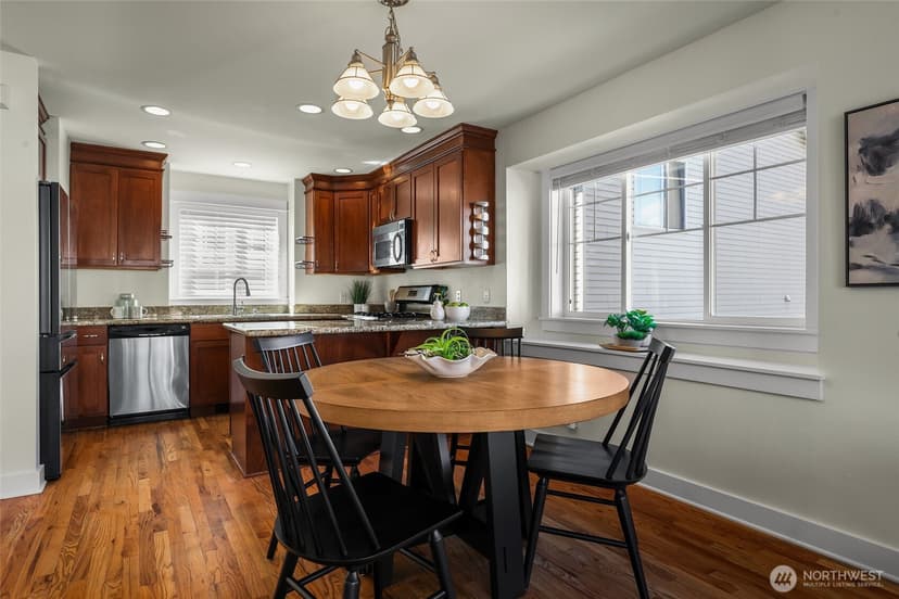 Property photo for 8846 Midvale Avenue N #B, Seattle photo 4