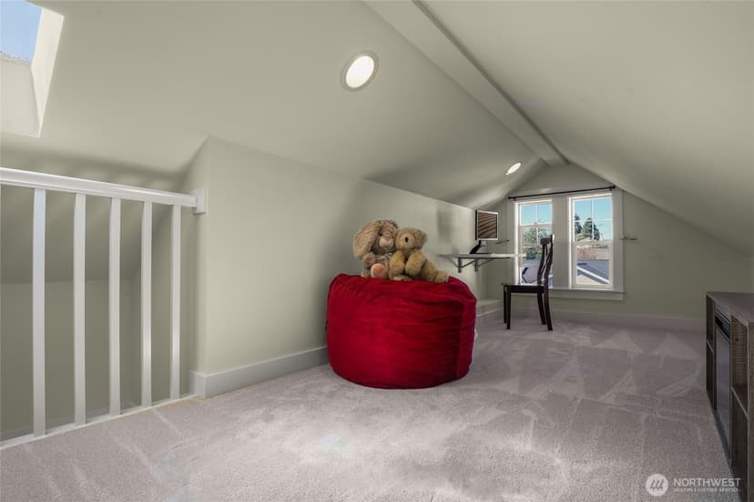 Property photo for 8846 Midvale Avenue N #B, Seattle photo 16