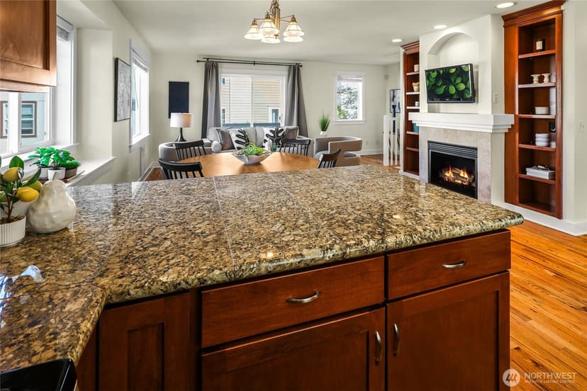 Property photo for 8846 Midvale Avenue N #B, Seattle photo 6