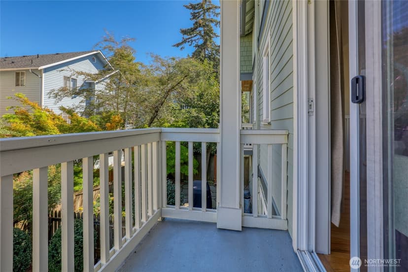Property photo for 8846 Midvale Avenue N #B, Seattle photo 23