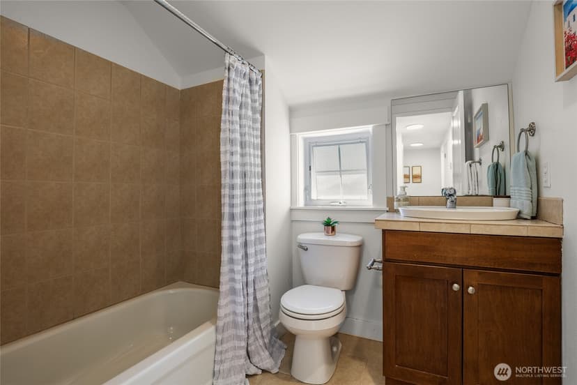 Property photo for 8846 Midvale Avenue N #B, Seattle photo 14