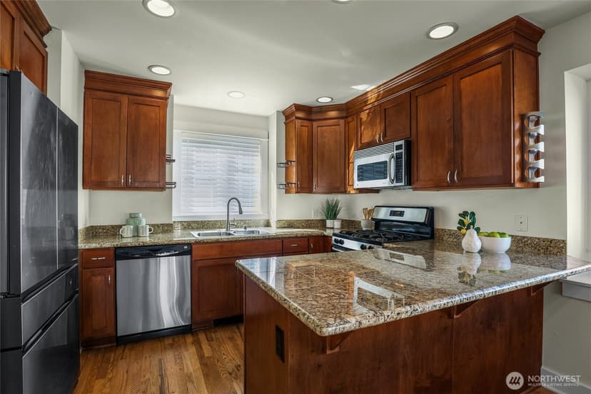 Property photo for 8846 Midvale Avenue N #B, Seattle photo 5