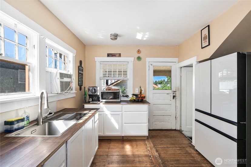 Property photo for 3730 Tacoma Avenue S, Tacoma photo 11