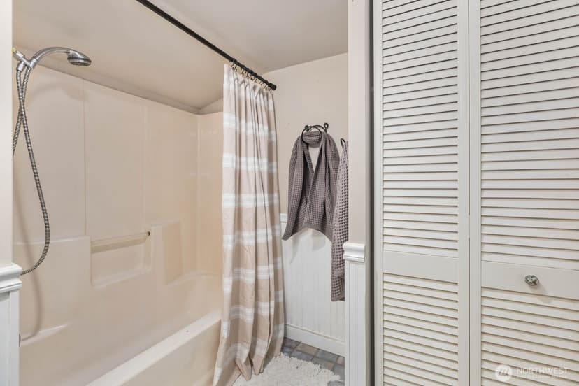 Property photo for 8106 8th Avenue NW, Seattle photo 17