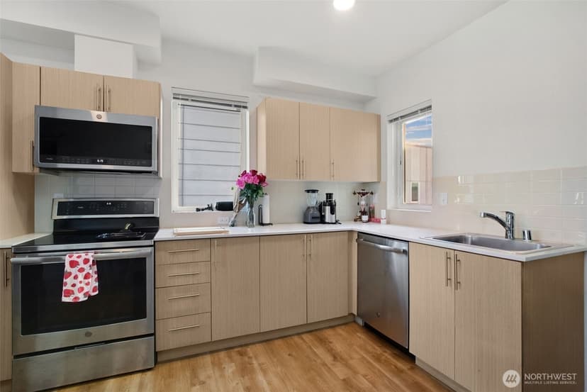 Property photo for 121 12th Avenue E #506, Seattle photo 5