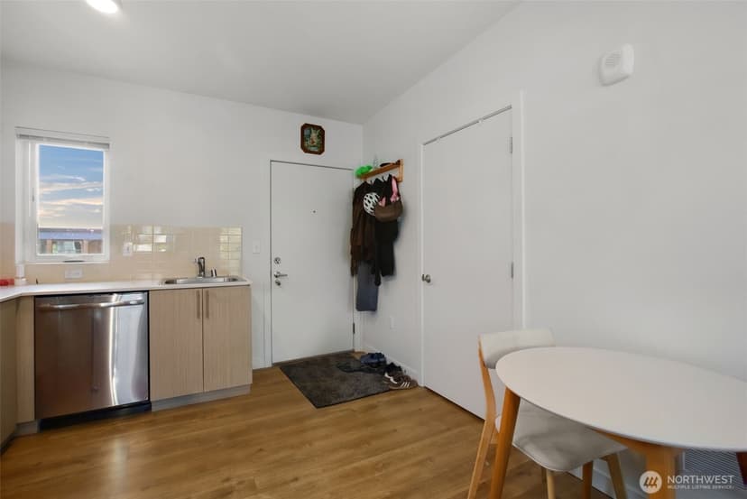 Property photo for 121 12th Avenue E #506, Seattle photo 6