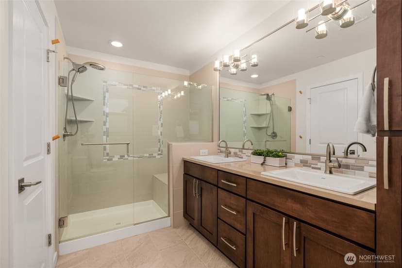 Property photo for 954 6th Avenue NE, Issaquah photo 18