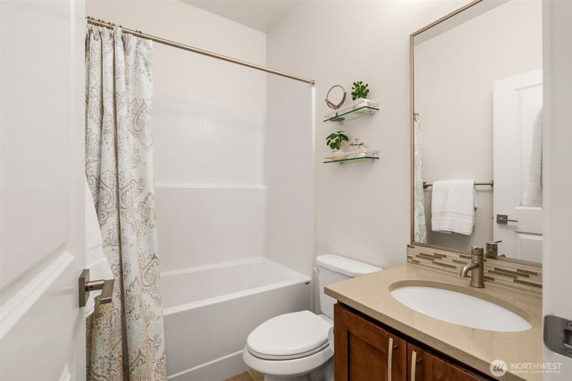 Property photo for 954 6th Avenue NE, Issaquah photo 16