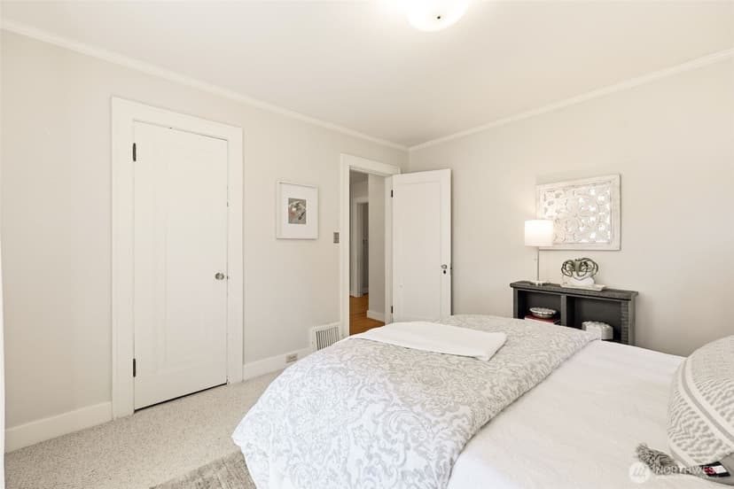 Property photo for 2316 41st Avenue SW, Seattle photo 13