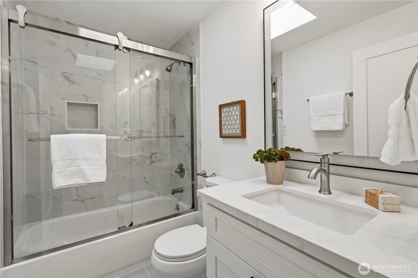 Property photo for 325 105th Ave SE, Bellevue photo 23