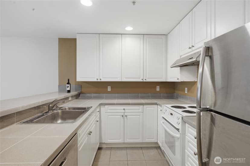 Property photo for 321 10th Avenue S #712, Seattle photo 11