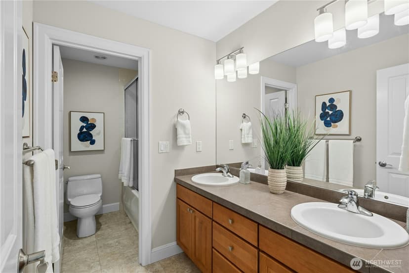 Property photo for 10806 SE 16th Street, Bellevue photo 31