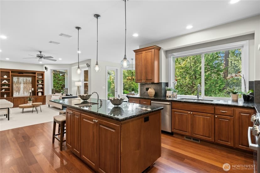 Property photo for 10806 SE 16th Street, Bellevue photo 16