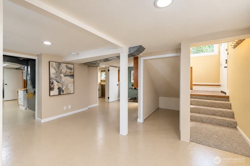 Property photo for 825 NE 75th Street, Seattle photo 32