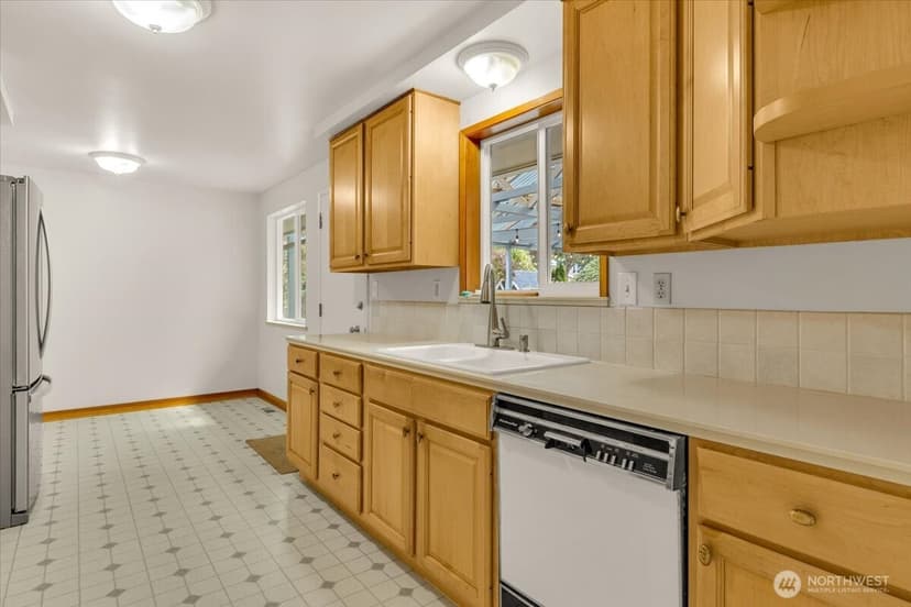 Property photo for 8602 Maple Lane, Edmonds photo 11