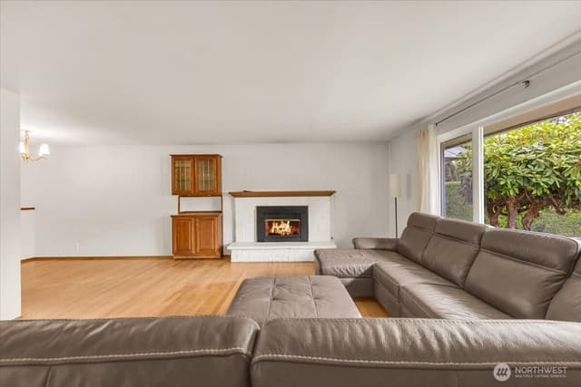 Property photo for 8602 Maple Lane, Edmonds photo 5